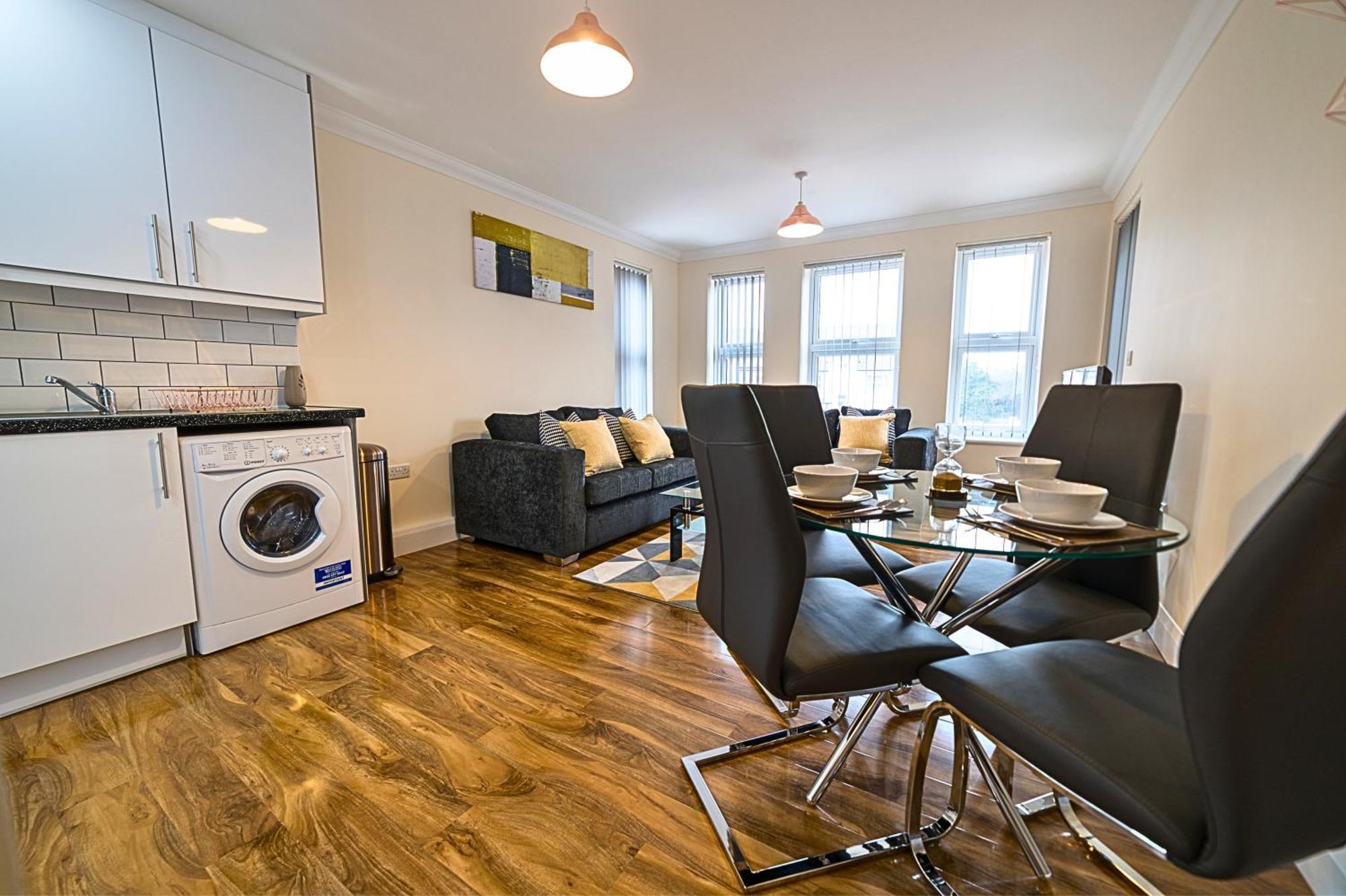 Heathrow Rare Find 2 Bedroom Plus 2 Bathroom Flat - Sleeps 6- Free Parking- Close To Heathrow Terminals-Quiet Development Stanwell Εξωτερικό φωτογραφία