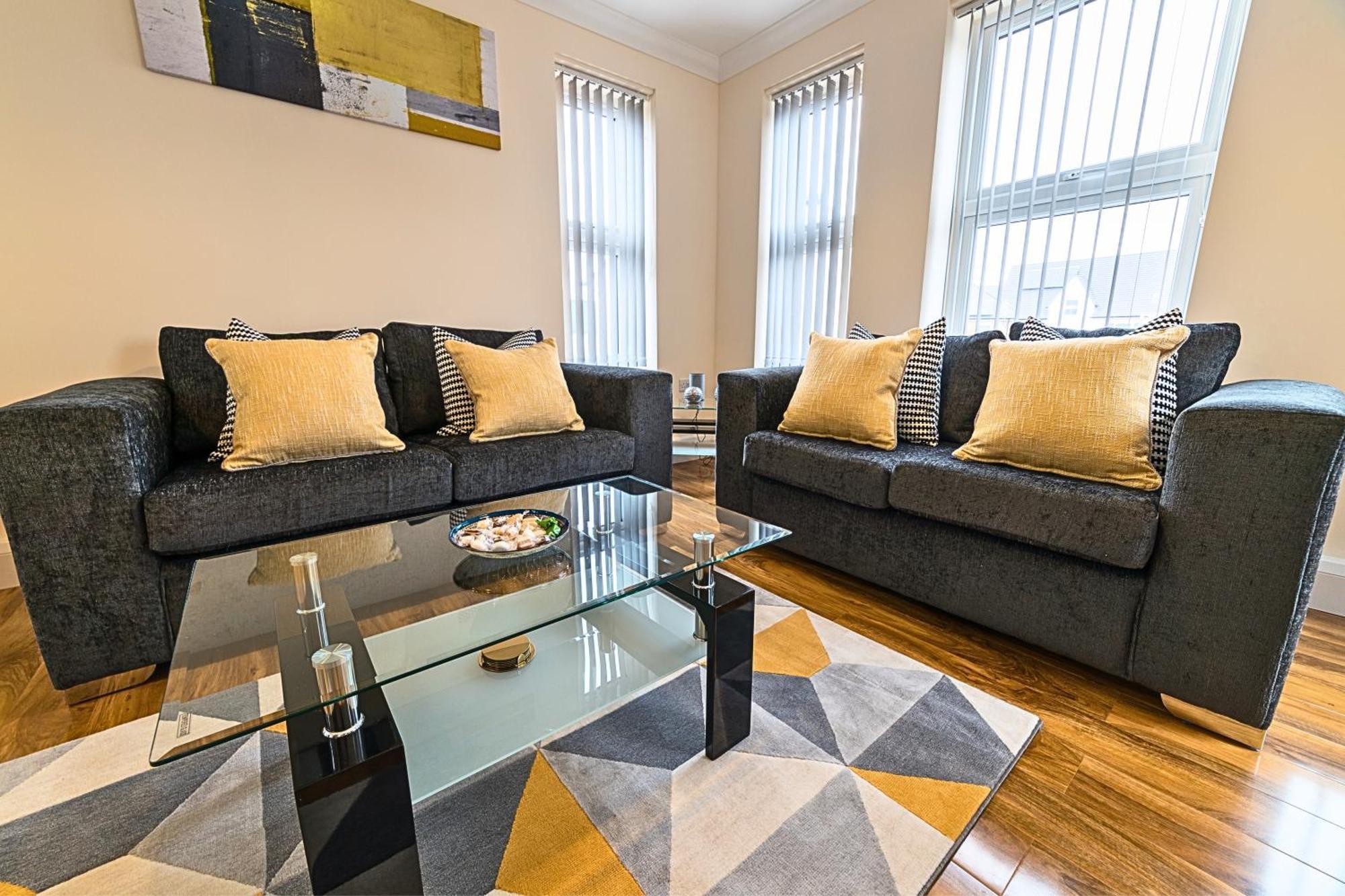 Heathrow Rare Find 2 Bedroom Plus 2 Bathroom Flat - Sleeps 6- Free Parking- Close To Heathrow Terminals-Quiet Development Stanwell Εξωτερικό φωτογραφία
