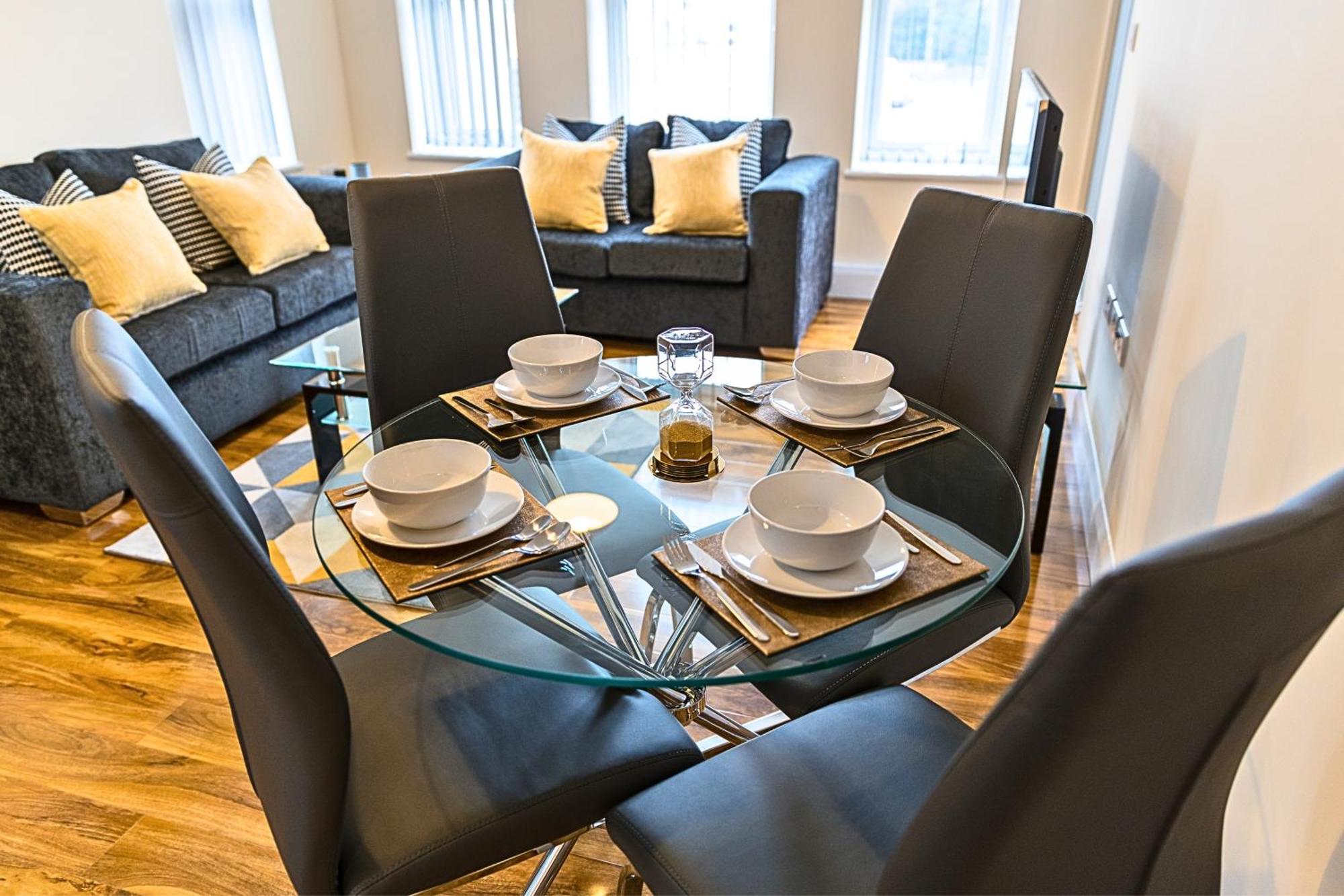 Heathrow Rare Find 2 Bedroom Plus 2 Bathroom Flat - Sleeps 6- Free Parking- Close To Heathrow Terminals-Quiet Development Stanwell Εξωτερικό φωτογραφία